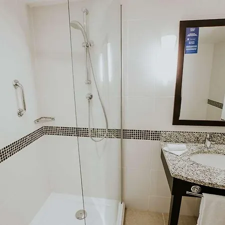 Hampton By Hilton 3*