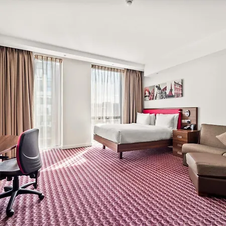 Hampton By Hilton 3*