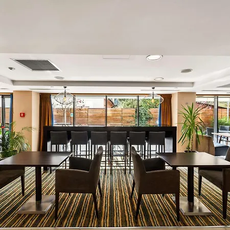 Hampton By Hilton